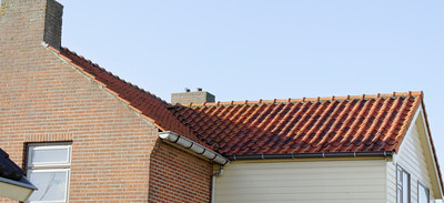 Side roof with winter shadow